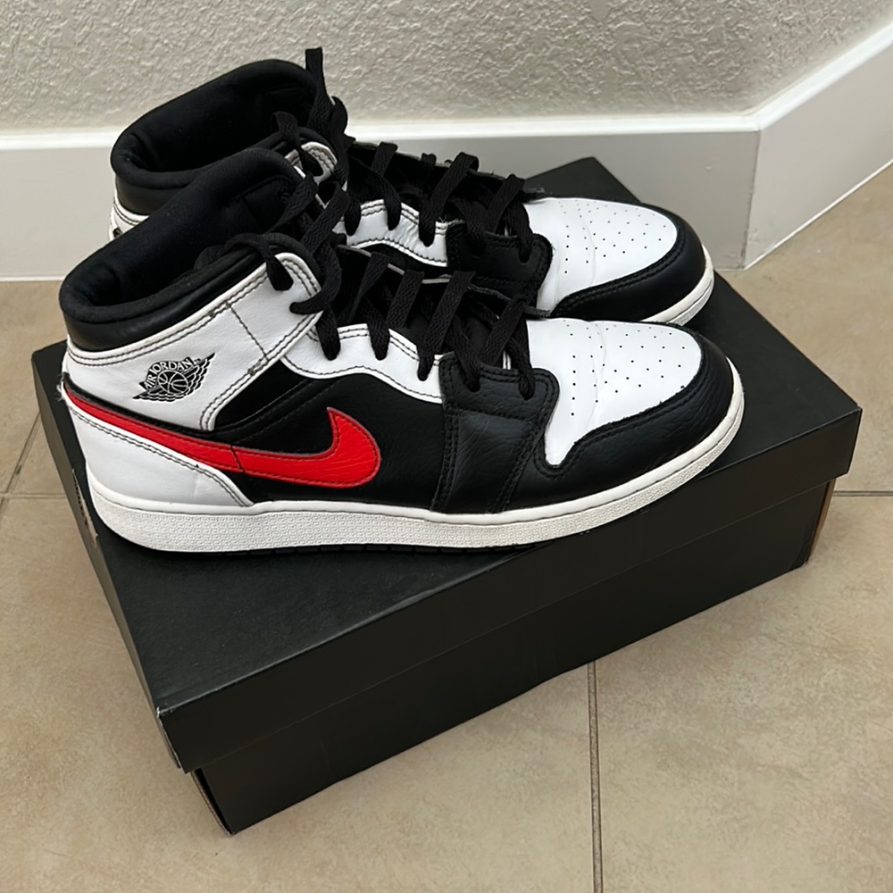 black/chile red-white air jordan